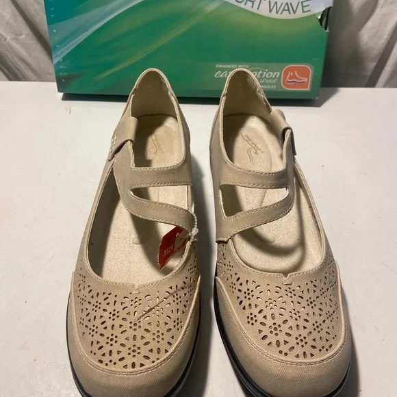 Easy street natural lightweight maryjanes 1/2” wedge heel various sizes NWT - Picture 2 of 6